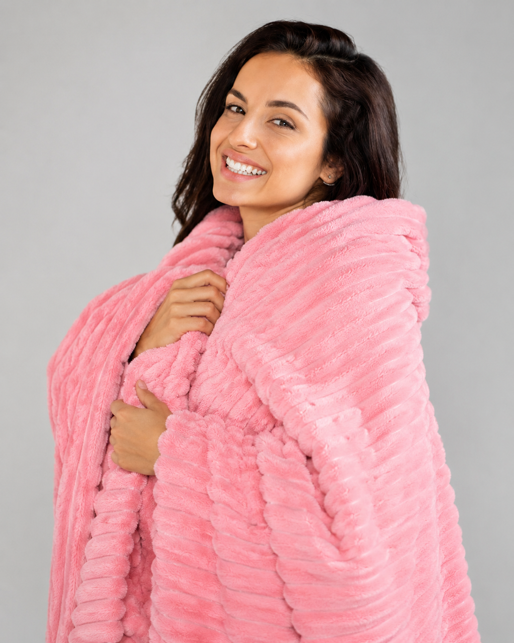4. MoraNest Powder blanket - woman standing with blanket
